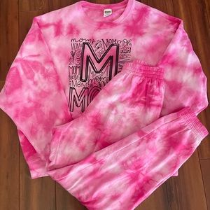 VS pink outfit